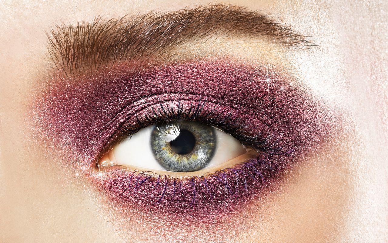 Pupa Ombretto Compatto Glitter Bomb 008, applicazione