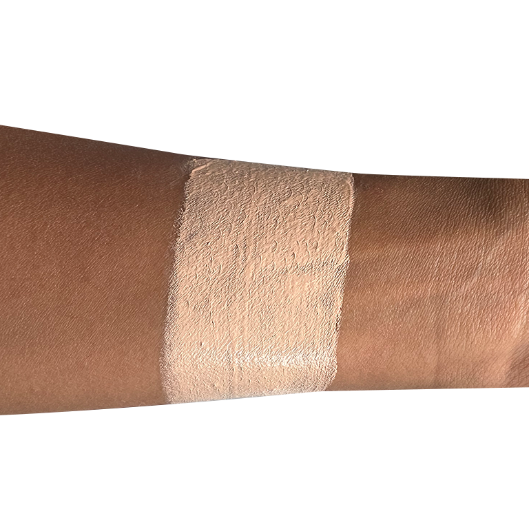 Prova colore fondotinta Look Perfect N.7 su tonalità di pelle