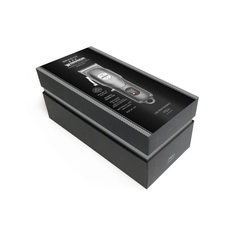 mp-hair-tosatrice-cordless-master-cut-warrior Scatola di presentazione nera con tosatrice visibile in confezione