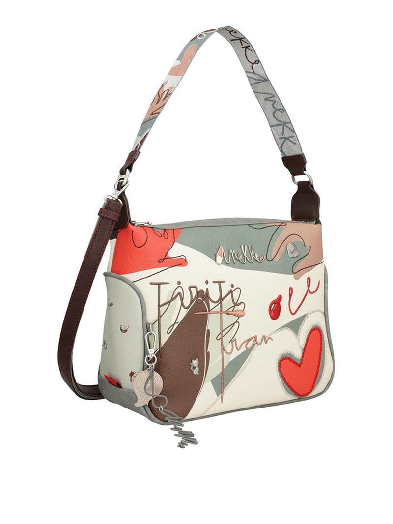Borsa a spalla Anekke Alma beige con disegni stilizzati, manico tessuto a righe, vista tre quarti