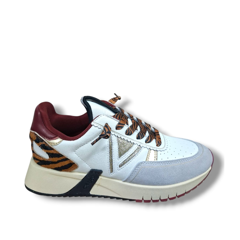 Sneaker donna Gaudi suede e pelle, vista 3/4 laterale destra, bianco con insert azzurro