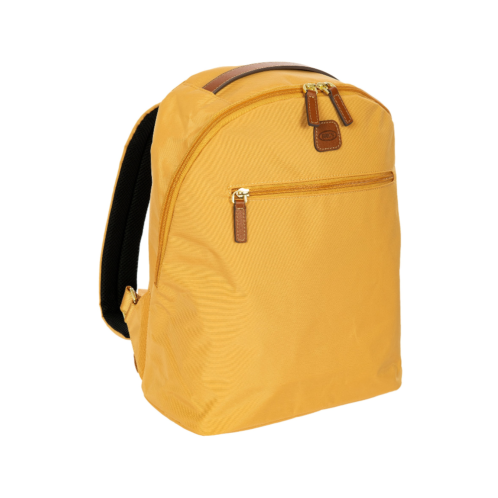 Zaino rettangolare BRIC'S color miele, spallacci neri, tasche anteriori e dettagli in pelle